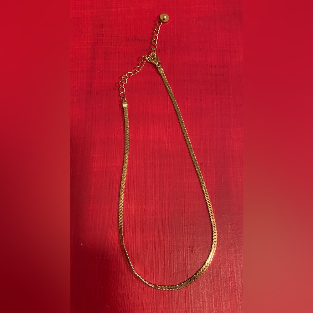 Sleek Gold Toned Necklace for Women